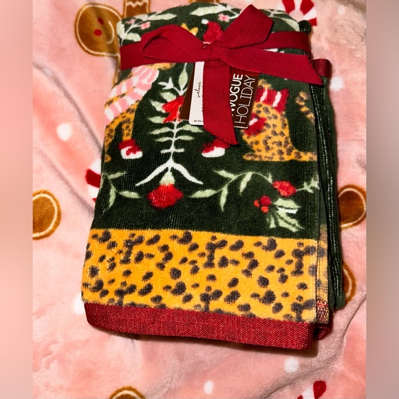 🐆NWT Envouge Cheetah Holiday Hand Towel Set of Two 🐆 - Picture 3 of 7